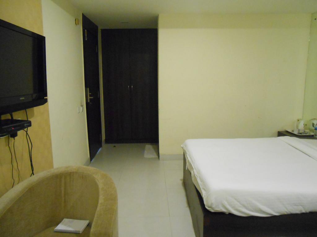 Hotel Kings Crown Vip Road Calcuta Habitación foto